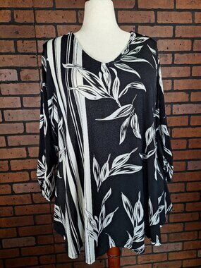 Black and White Floral Top 2X